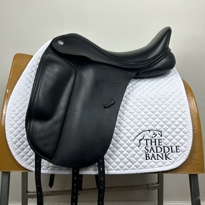 Image of 17.5 inch Fairfax Classic Cupped Flap Dressage MDC Black Adjustable