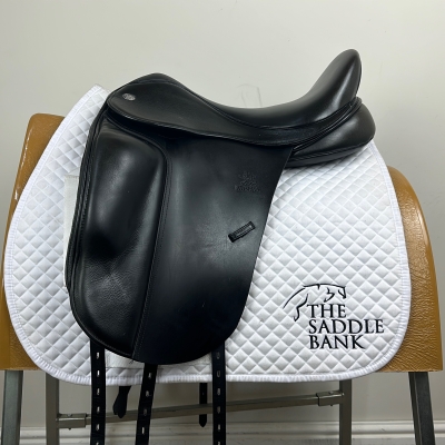 Image of 17 inch Fairfax Classic Cupped Flap Dressage MDC Black Adjustable