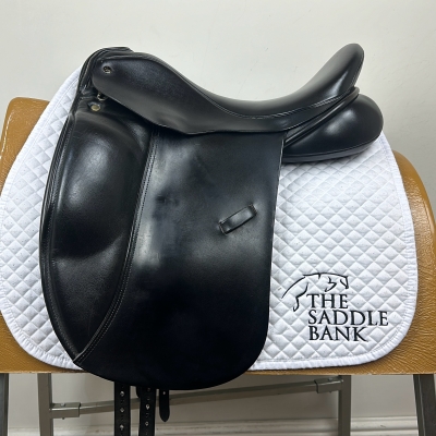 Image of 17.5 inch Ideal Tonishia Supreme Dressage Black Medium Wide