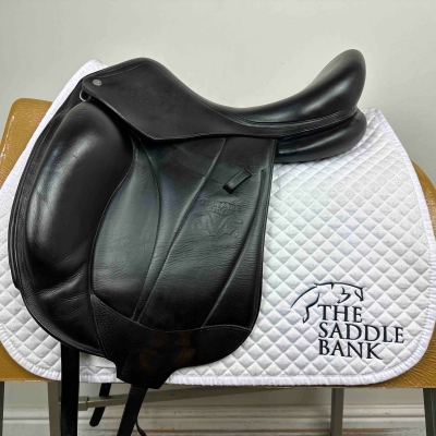 Image of 17.5 inch Voltaire Adelaide Black Medium Wide