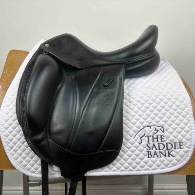 Image of 17 inch Voltaire Adelaide Black Medium Wide