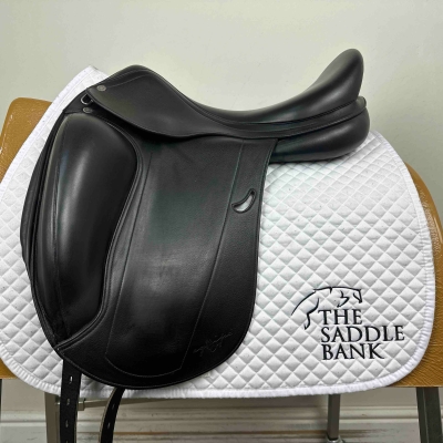 Image of 17.5 inch Equipe Emporio Monoflap Dressage Black Medium