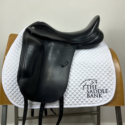 Image of 17.5 inch Fairfax Classic Cupped Flap Dressage MDC Black Adjustable