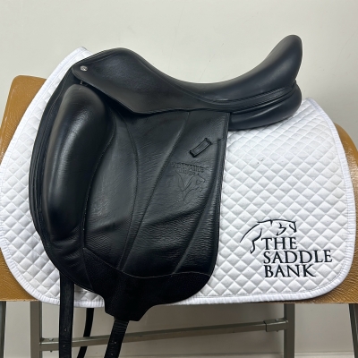 Image of 17.5 inch Voltaire Adelaide Black Medium Wide