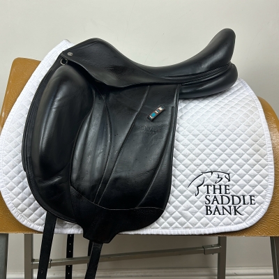 Image of 17.5 inch Voltaire Adelaide Black Medium Wide