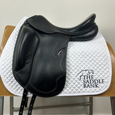 Image of 17 inch Prestige Passion K Dressage Black Medium