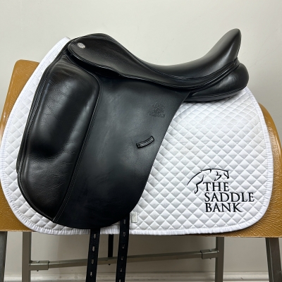 Image of 17.5 inch Fairfax Classic Cupped Flap Dressage MDC Black Adjustable