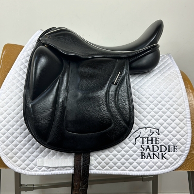 Image of 17.5 inch Silhouette Performance Dressage Monoflap Black Medium Wide