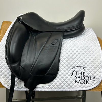 Image of 17 inch Voltaire Adelaide Black Medium Wide