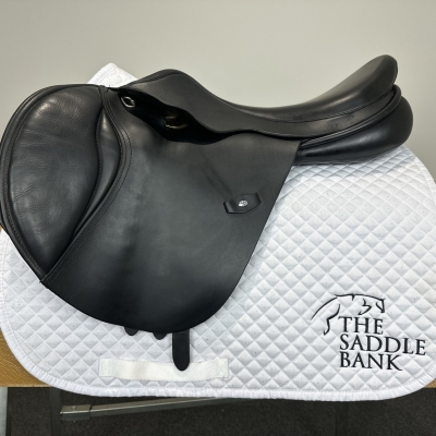 Image of 18 inch Ideal Technical and Traditional (T and T) Twinflap Jump Black Adjustable