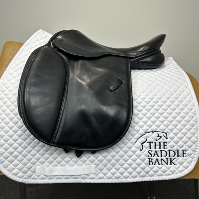 Image of 16.5 inch Silhouette Show Black Medium