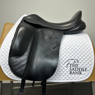Image of 18 inch Fairfax Classic Cupped Flap Dressage MDC Black Adjustable