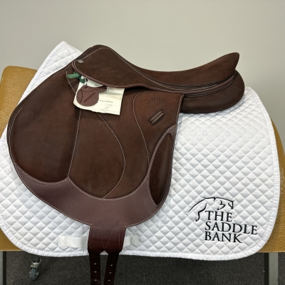 Image of 17.5 inch Devoucoux Chiberta O Brown Medium Wide