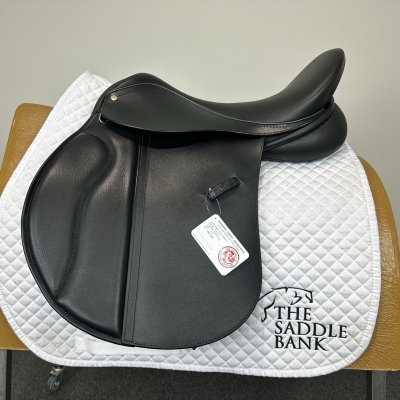 Image of 17.5 inch Winners Circle GP Black Medium Wide