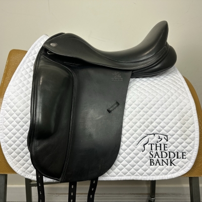 Image of 17.5 inch Fairfax Classic Cupped Flap Dressage MDC Black Adjustable