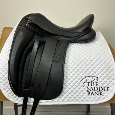 Image of 17 inch Black Country Vinici Dressage (Classic Dressage Tree) Black Medium Wide