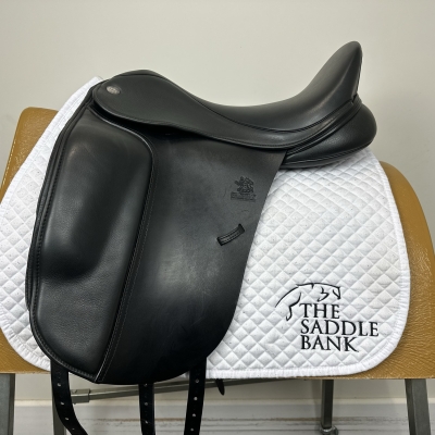 Image of 17.5 inch Fairfax Classic Cupped Flap Dressage MDC Black Adjustable
