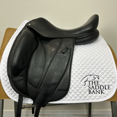 Image of 17.5 inch Voltaire Adelaide Black Medium Wide