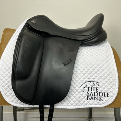 Image of 17.5 inch Fairfax Classic Cupped Flap Dressage MDC Black Adjustable