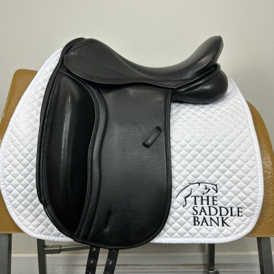 Image of 17.5 inch Silhouette Dressage Black Medium