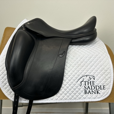 Image of 17.5 inch Equipe Emporio Monoflap Dressage Black Medium