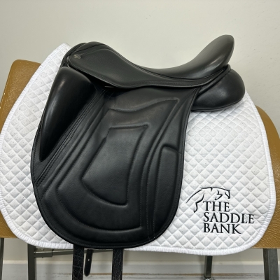 Image of 17 inch Silhouette Performance Dressage Monoflap Black Wide