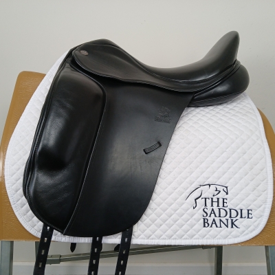 Image of 17.5 inch Fairfax Classic Cupped Flap Dressage MDC Black Adjustable