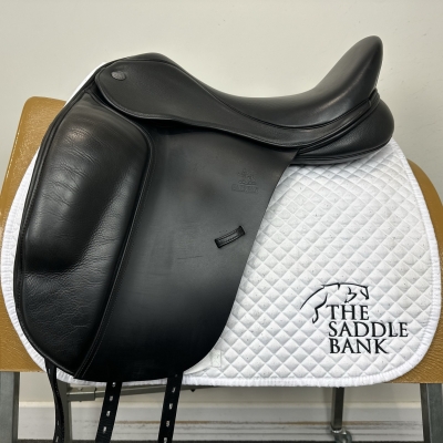 Image of 17.5 inch Fairfax Classic Cupped Flap Dressage MDC Black Adjustable