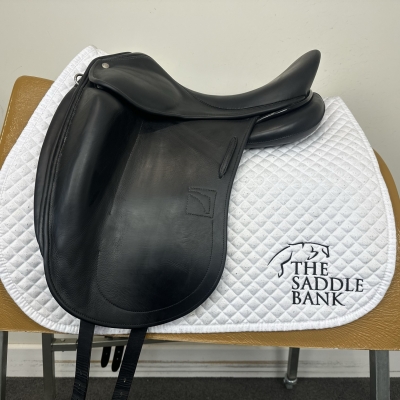 Image of 16.5 inch Childeric DSP Dressage Black Medium Wide