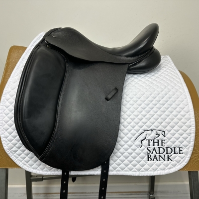 Image of 16.5 inch Andrea Hicks (AH) Classic Dressage Black Medium Wide