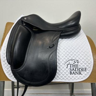 Image of 17.5 inch CWD Dressage SE08 Black Medium Wide