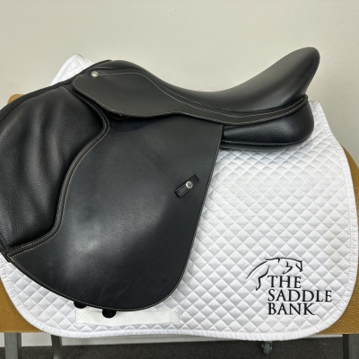 Image of 17.5 inch Wintec 500 Jump Close Contact Black Adjustable