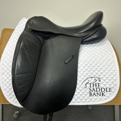 Image of 17.5 inch Silhouette Dressage Black Medium Wide