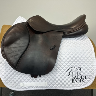 Image of 17.5 inch Fairfax Classic Cupped Flap Jump MJC Brown Adjustable