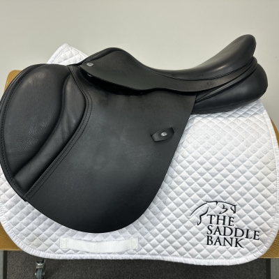 Image of 18 inch Ideal Technical and Traditional (T and T) Twinflap Jump Black Adjustable