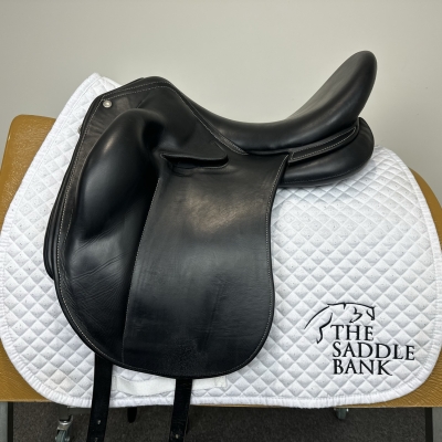 Image of 16.5 inch Childeric DPL Dressage Black Medium Wide