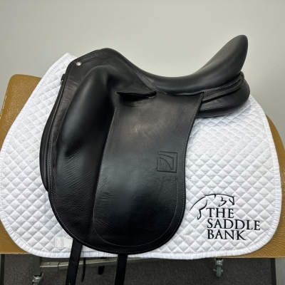 Image of 17 inch Childeric DPL Dressage Black Medium Wide