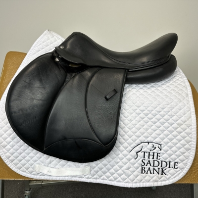 Image of 17 inch Voltaire Stuttgart Black Medium Wide